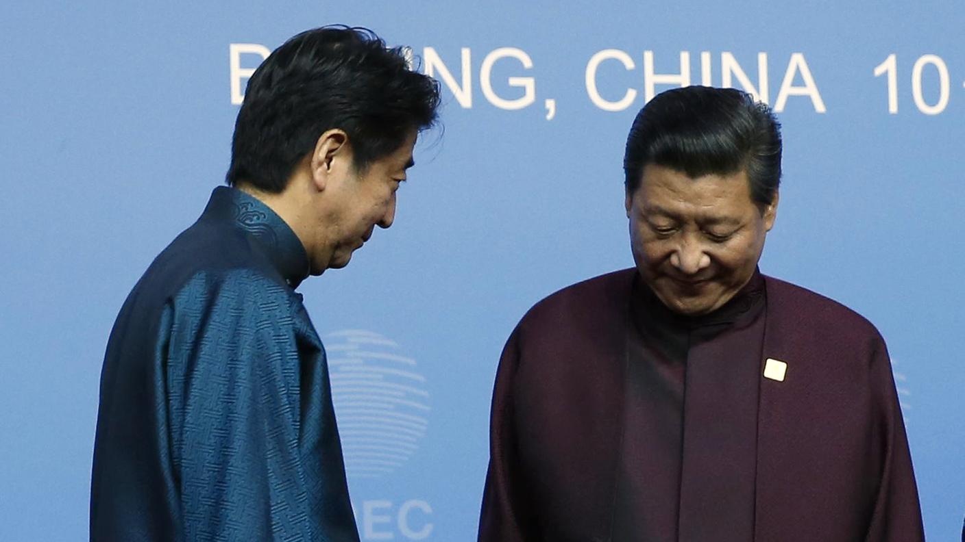 Eccoci qui (Shinzo Abe, a sinistra, e il presidente Xi Jinping)