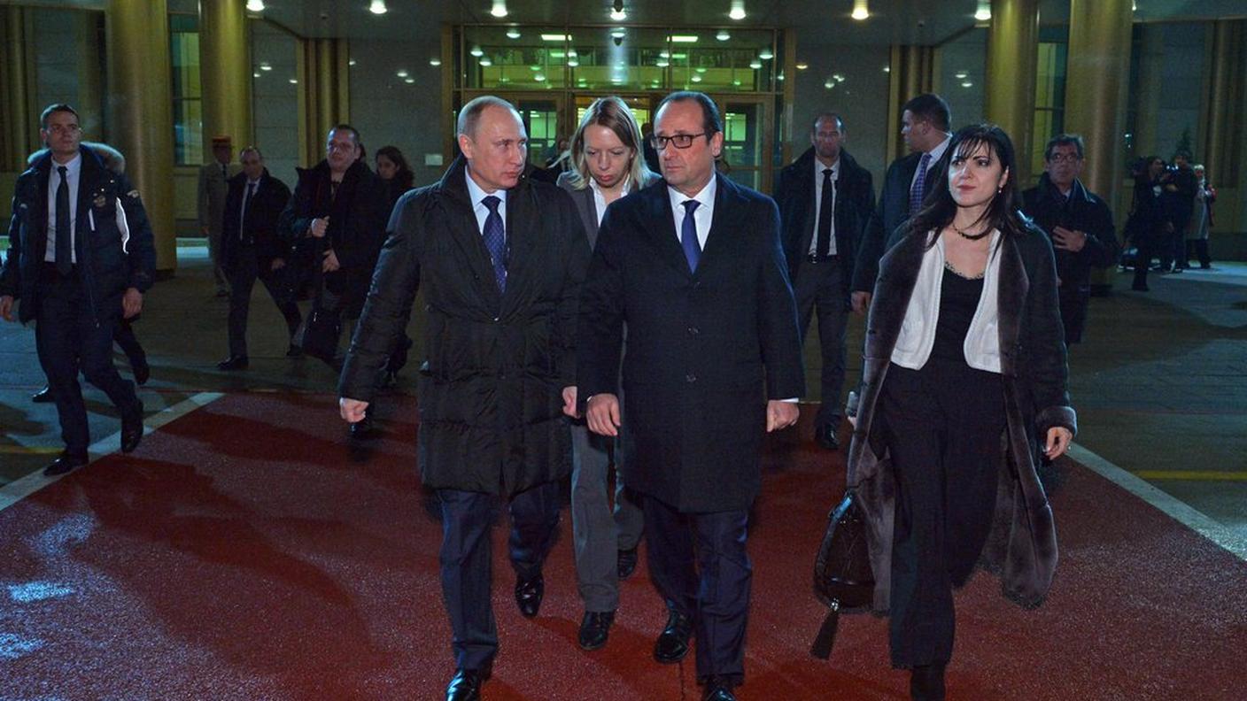 L'incontro fra i due statisti all'aeroporto moscovita