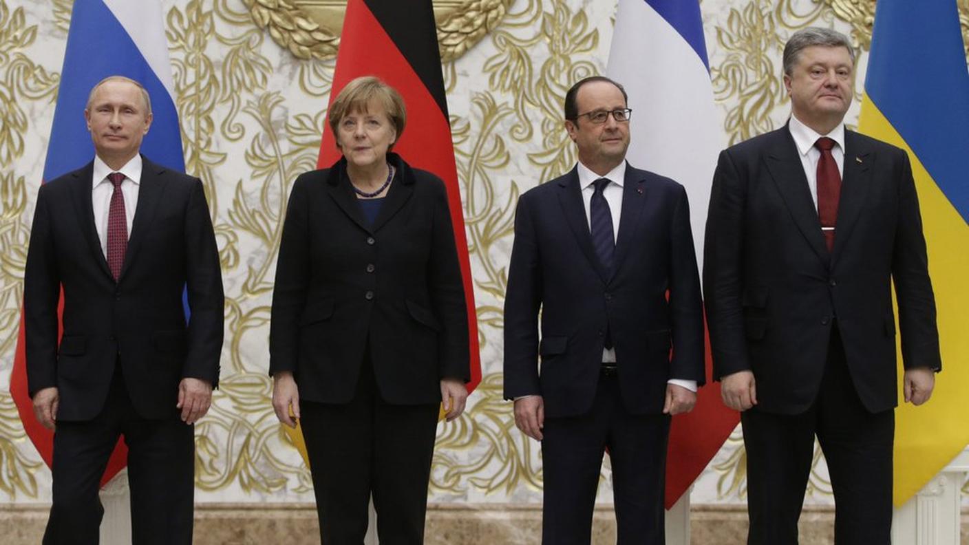 Putin, Merkel, Hollande e Poroshenko continuano a discutere
