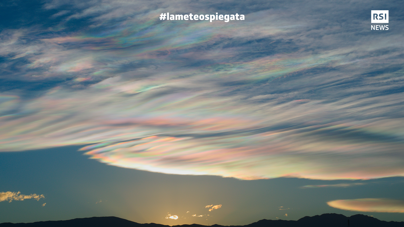 Cirrostrati con particolari effetti ottici dovuti alla particolare posizione del sole