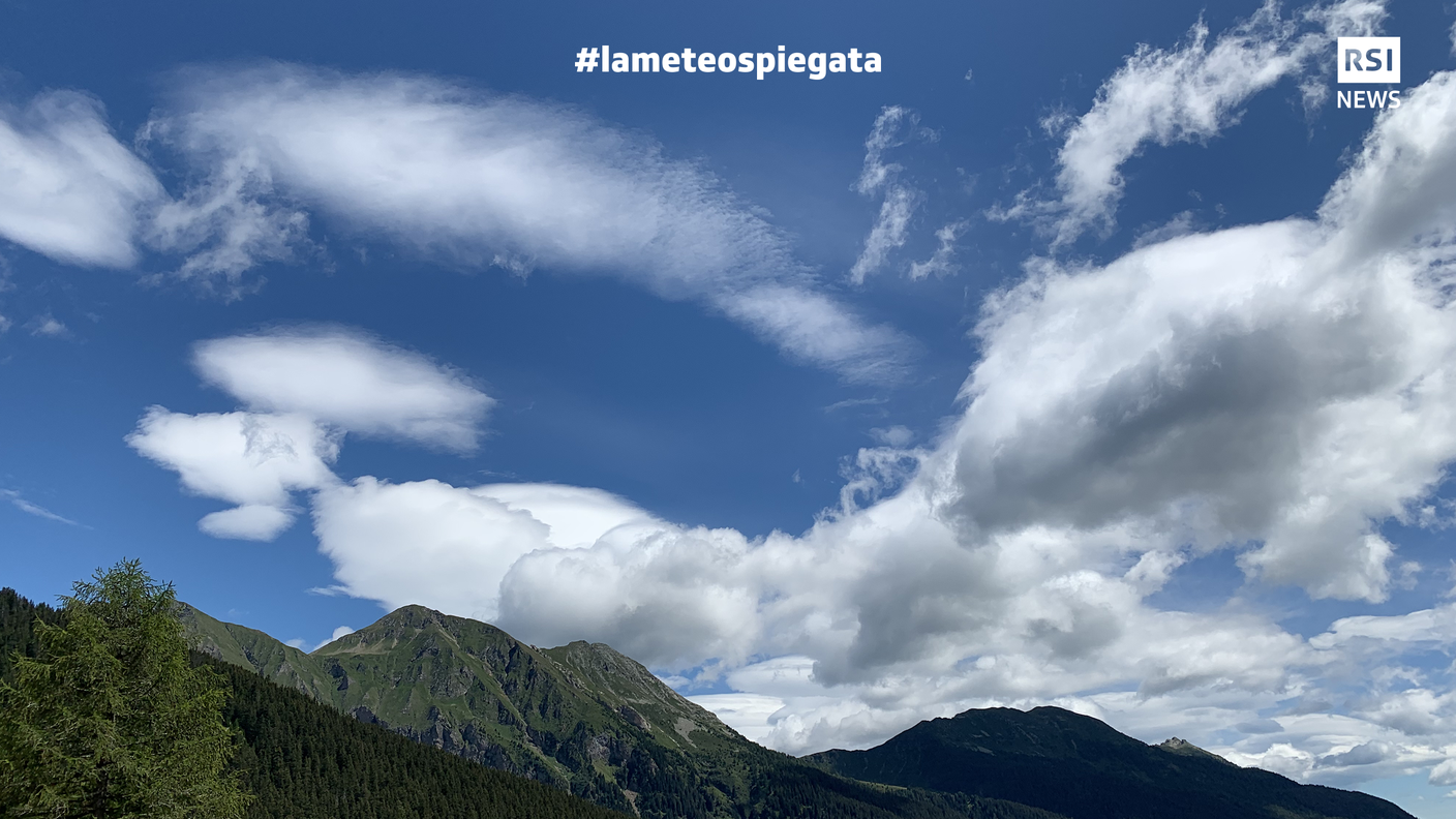 Tutto in una foto: stratocumuli, altocumuli e cirrocumuli presenti contemporaneamente nel cielo