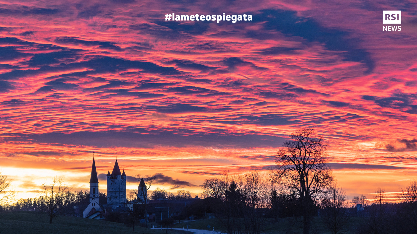 "Rosso di sera, bel tempo si spera" - Stratocumuli illuminati al tramonto