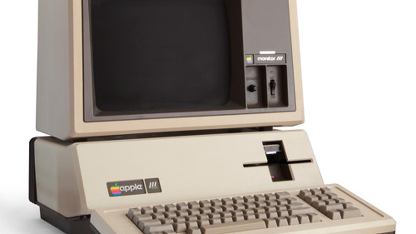 Apple III Plus, il primo fallimento economico dell'azienda. Un modello in cui si si erano sistemati i problemi tecnici dell'Apple III, ma commercializzato troppo tardi. È stato tolto dalla produzione dopo un anno