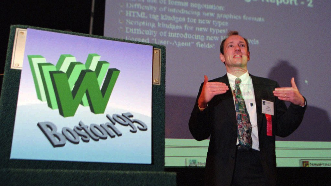 Tim Berners-Lee presenta il suo progetto, immagine storica del 1995