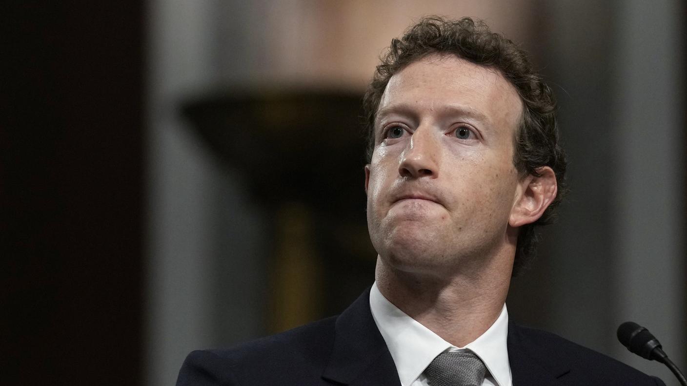 Il CEO di Meta Mark Zuckerberg, lo scorso 31 gennaio, sentito in audizione dalla Commissione giudiziaria del Senato a Capitol Hill