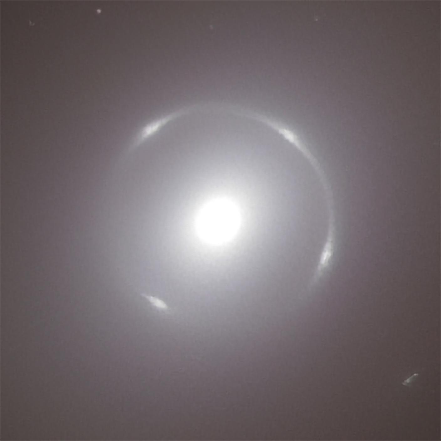L'Anello di Einstein in uno scatto ravvicinato
