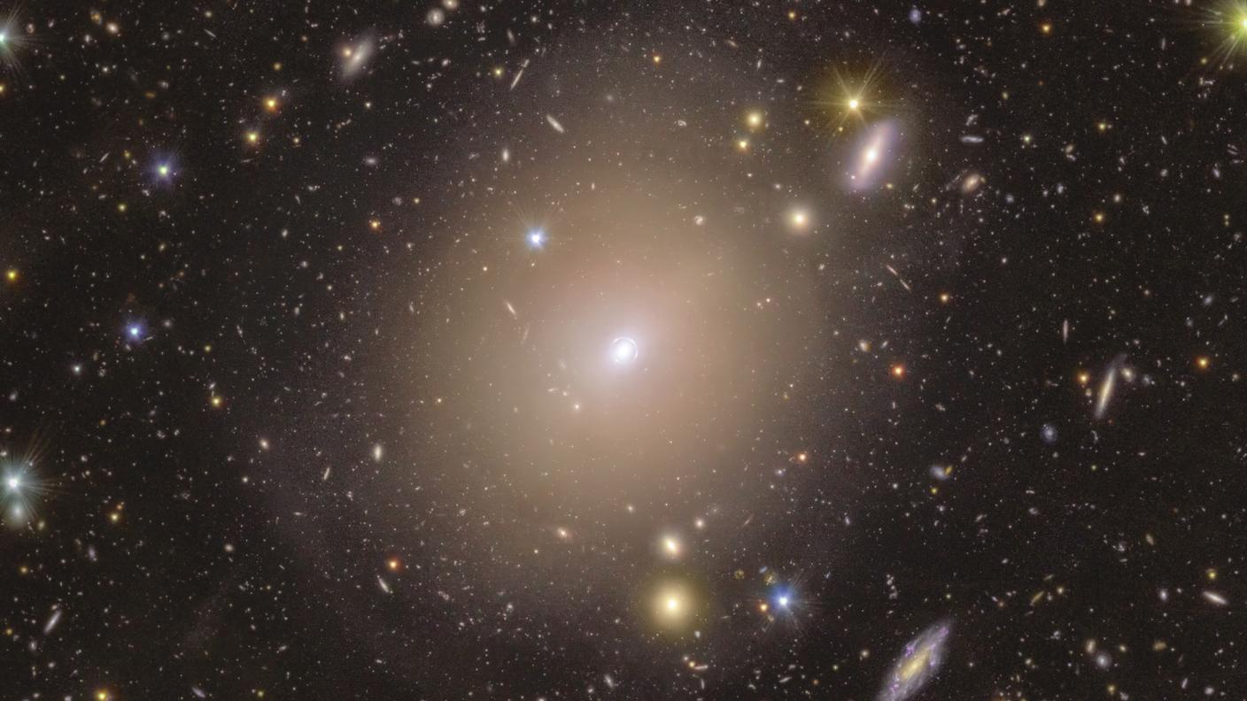La galassia NGC 6505 con l'Anello di Einstein
