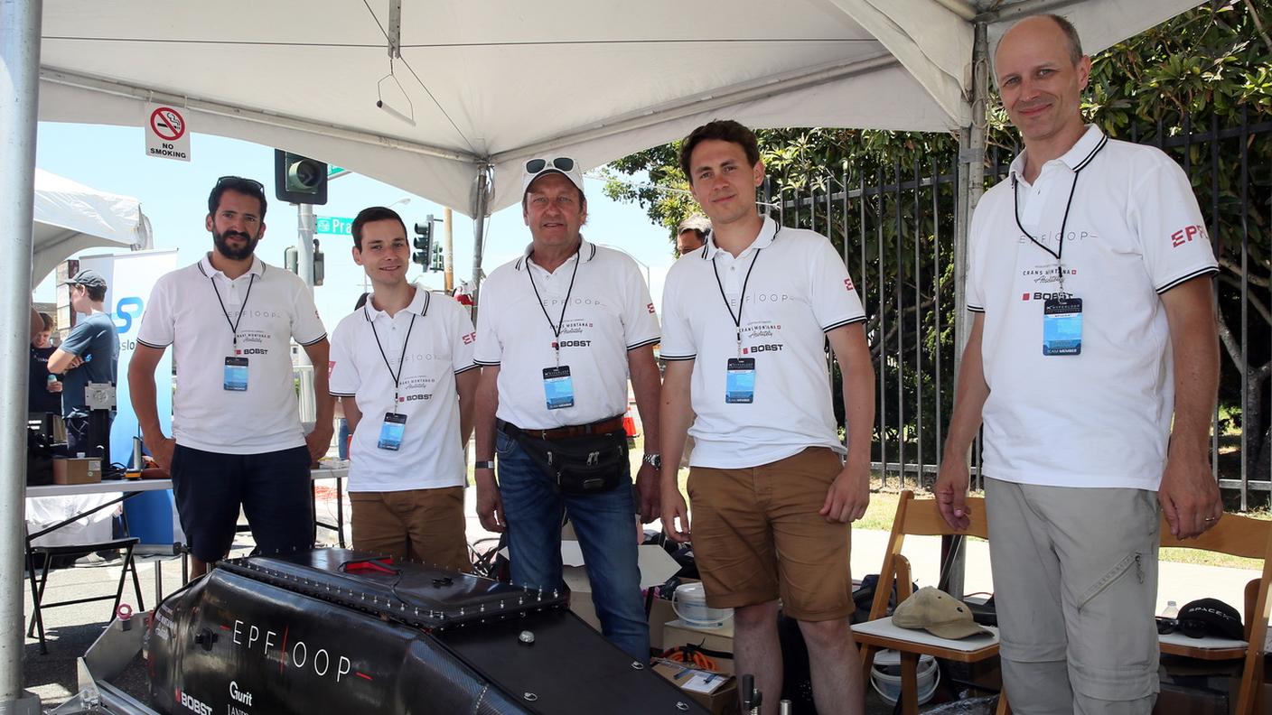 La squadra svizzera presenta la propria capsula durante l'Hyperloop Pod Competition