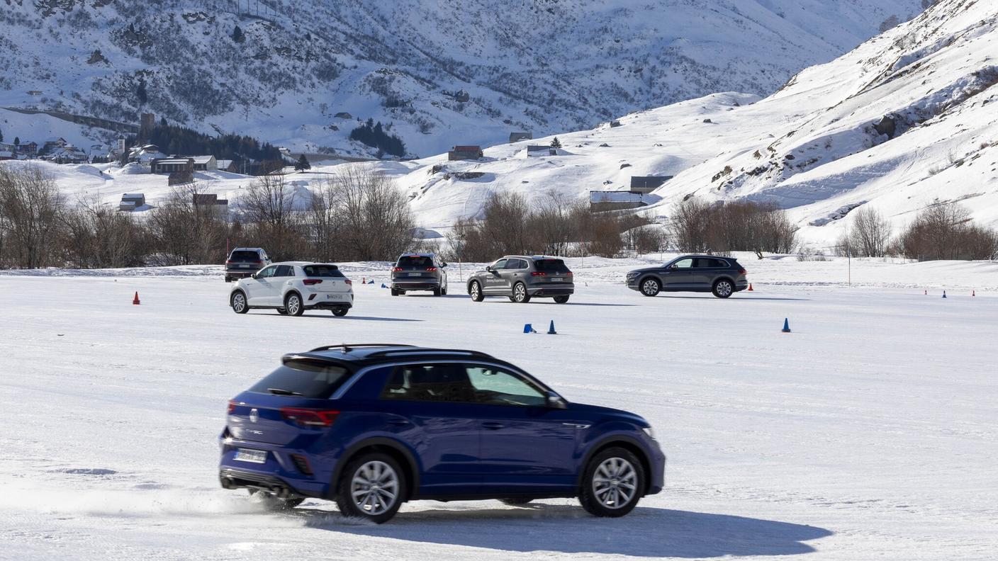 Le VW T-Roc R e Touareg V8 TDI affrontano la pista ghiacciata di Andermatt