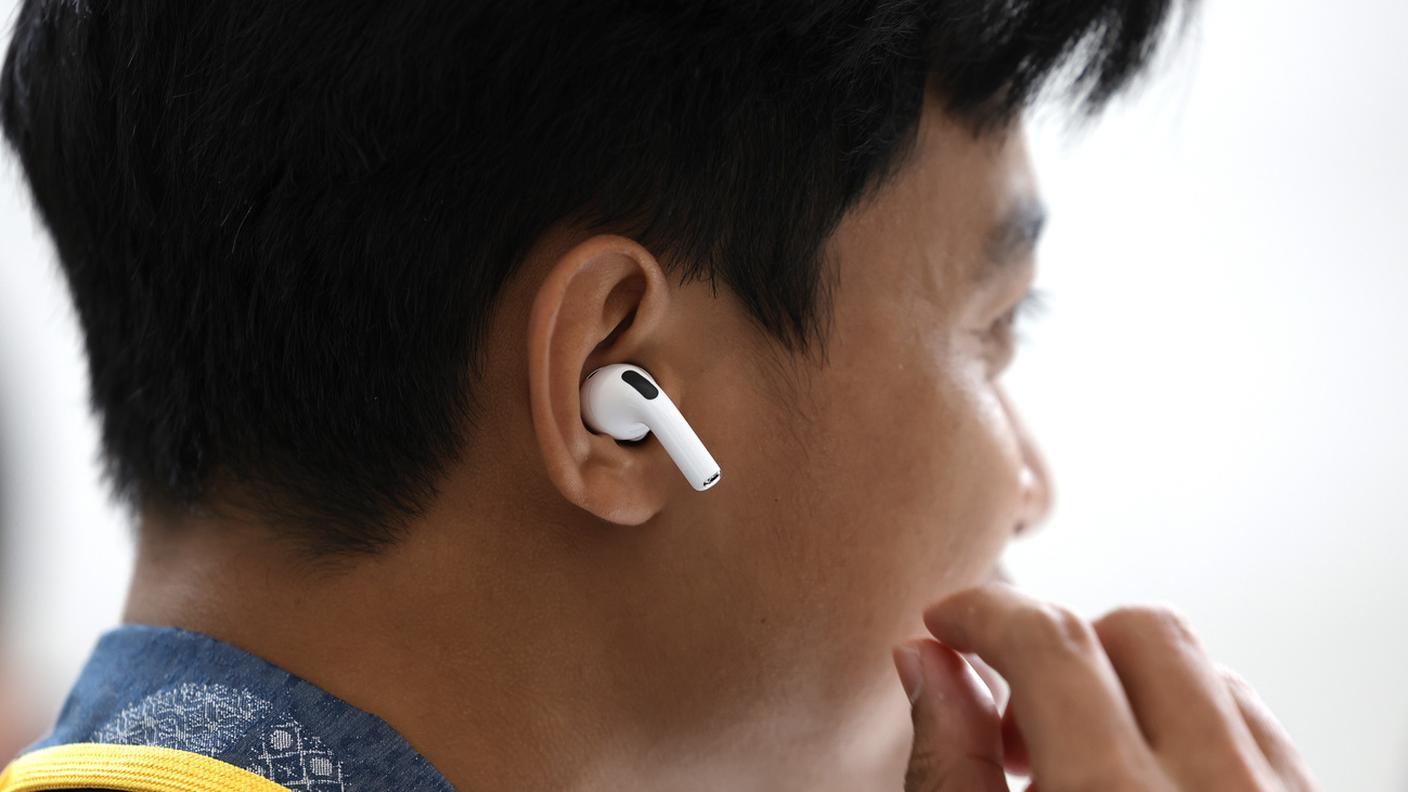 I nuovi AirPods con la funzione per la traduzione simultanea