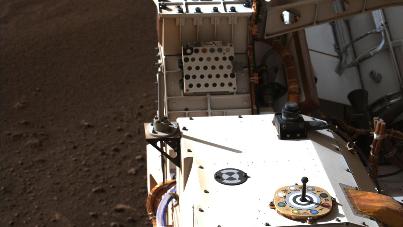 Gli strumenti usati per calibrare la coppia di telecamere zoomabili a bordo del rover