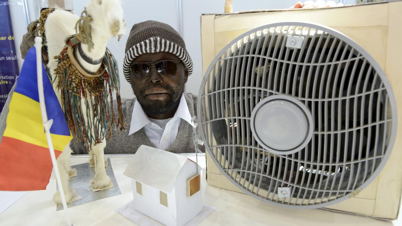 Un ventilatore ultrasottile: l'ha portato a Ginevra Oumar Ayoumbaye dal Ciad