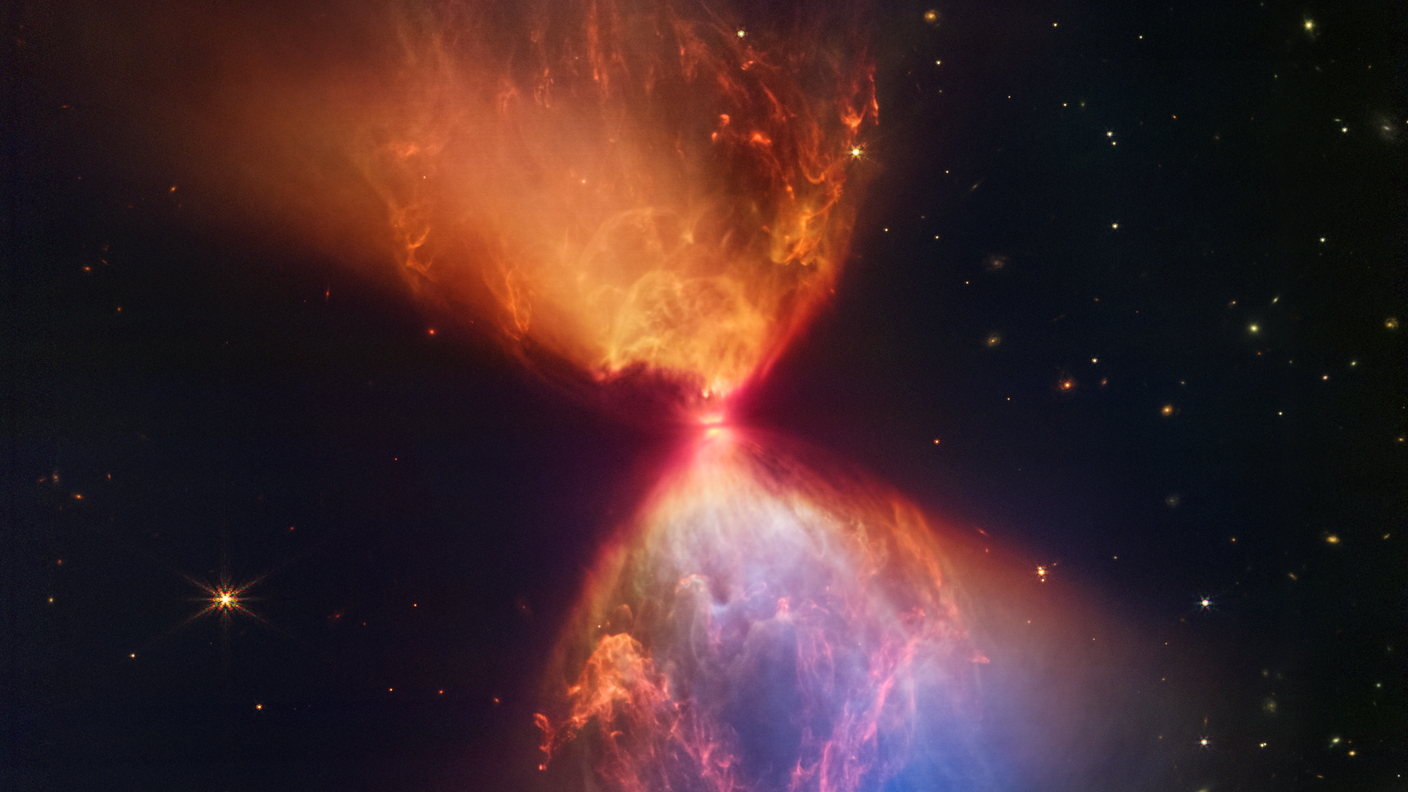La "clessidra cosmica" con al centro una stella in formazione