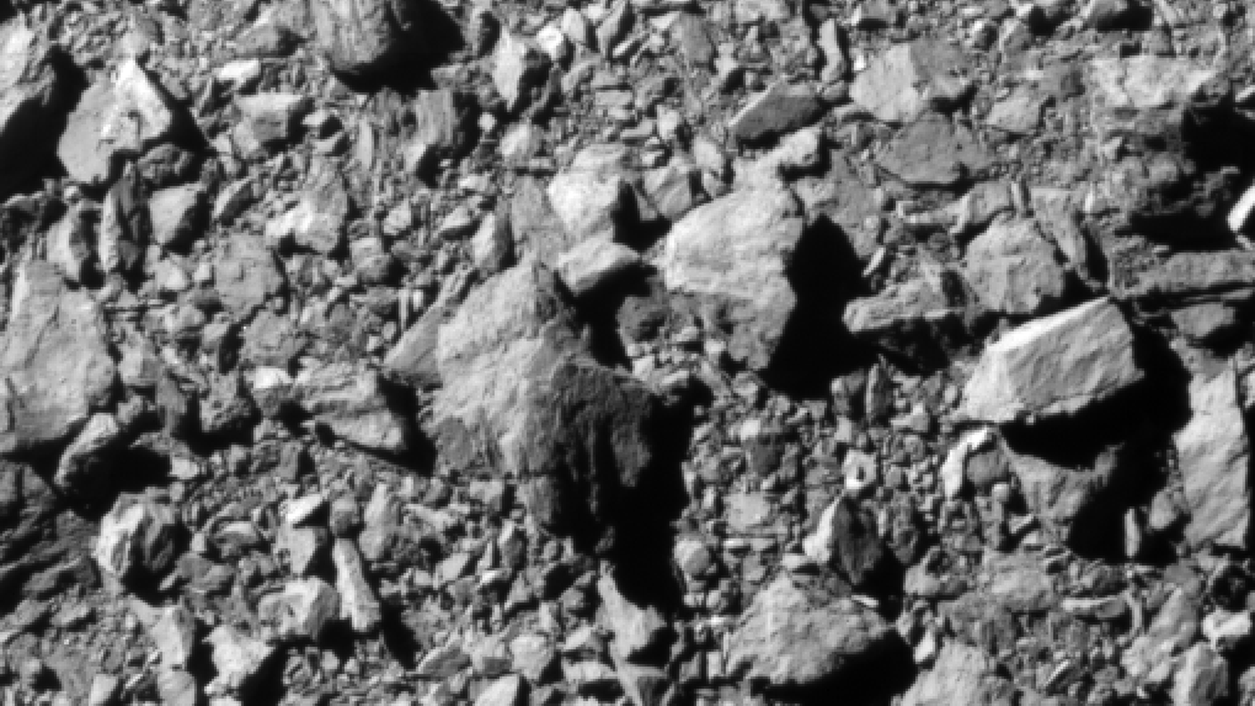 Un dettaglio della superficie rocciosa dell'asteroide, a due secondi dall'impatto