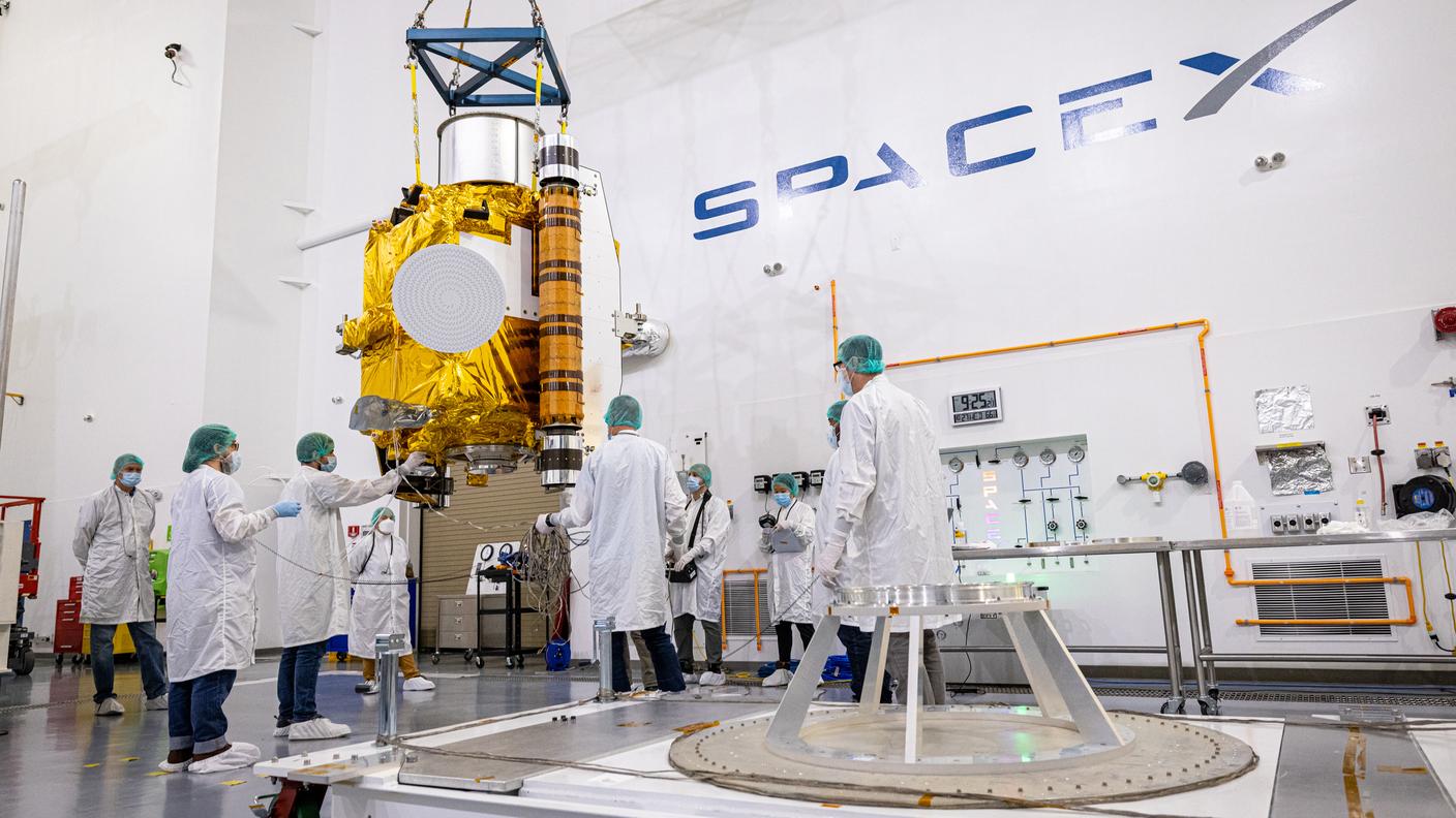 Il saltellite DART pronto ad essere caricato su un Falcon 9 di SpaceX