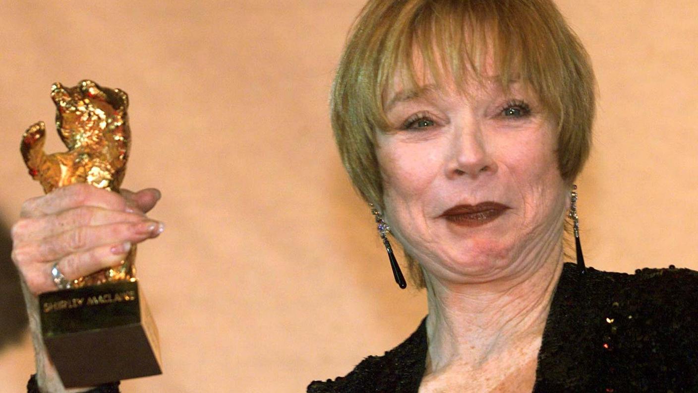 Shirley McLaine, 80 anni ad aprile, vinse l'Orso d'Oro a Berlino nel 1999