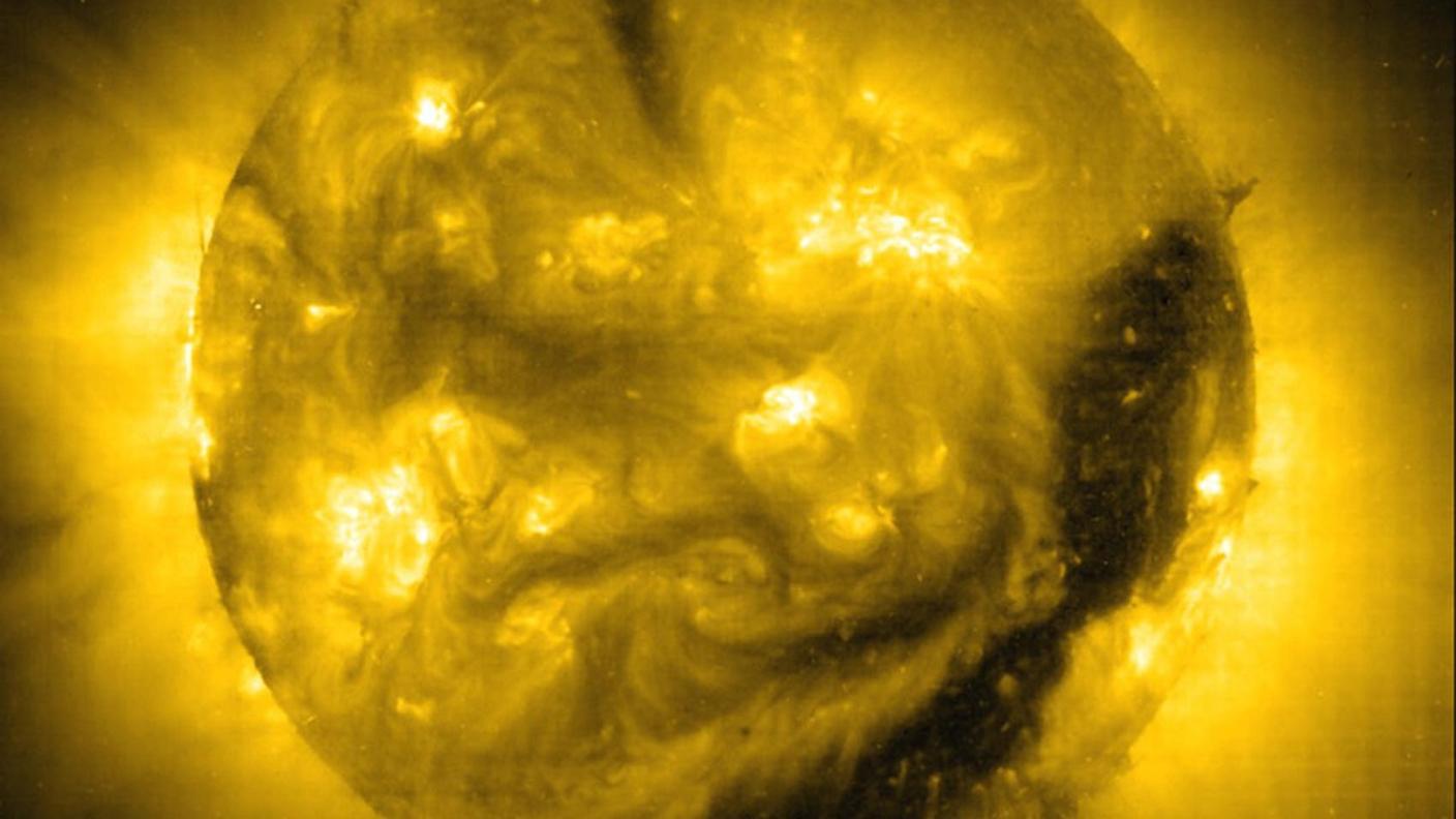 La nostra stella in piena attività vista ai raggi ultravioletti dalla NASA