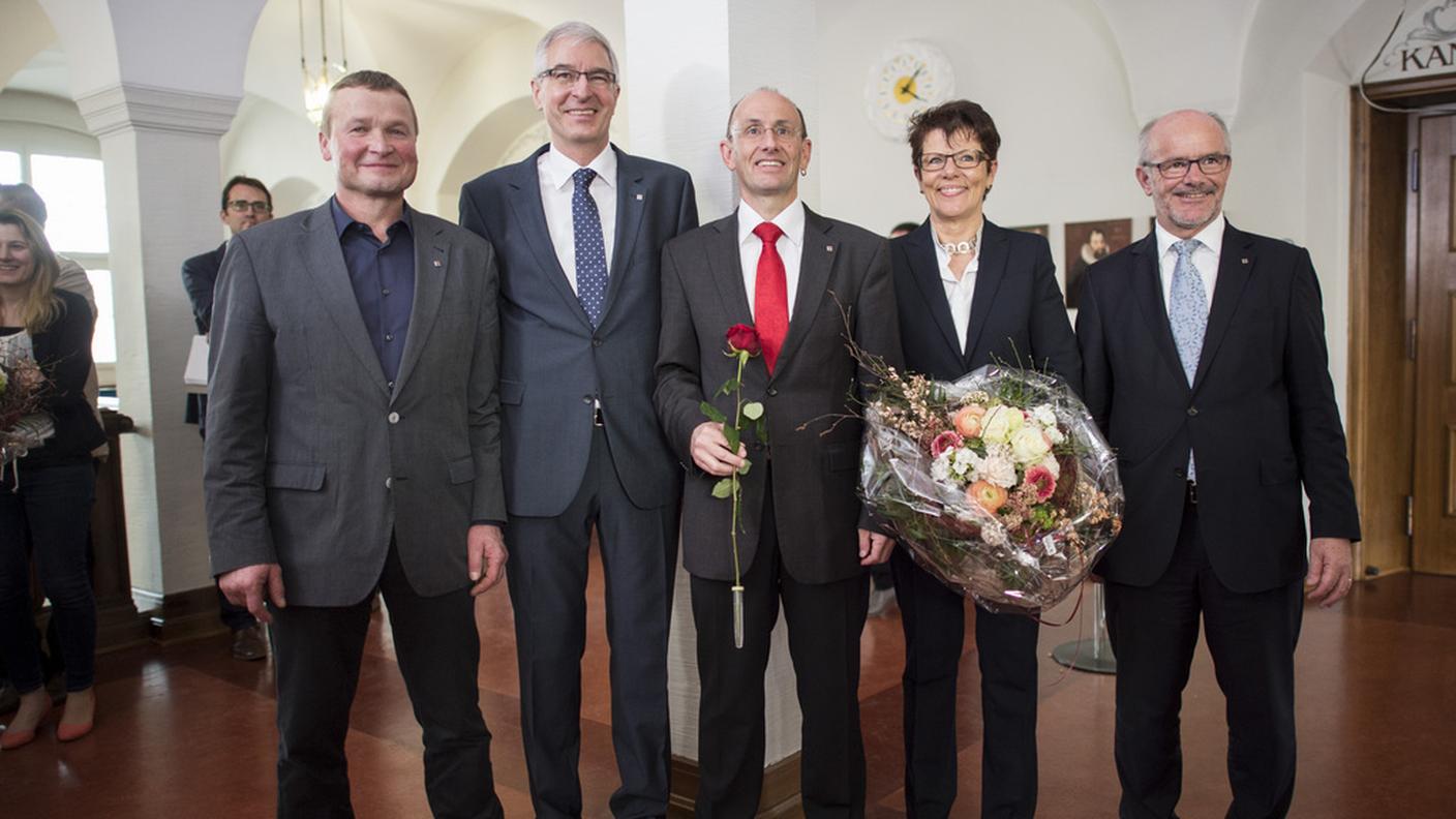 Il nuovo Governo di Appenzello esterno, da sinistra: Alfred Stricker, Paul Signer, Matthias Weishaupt, Marianne Koller e Koebi Frei.