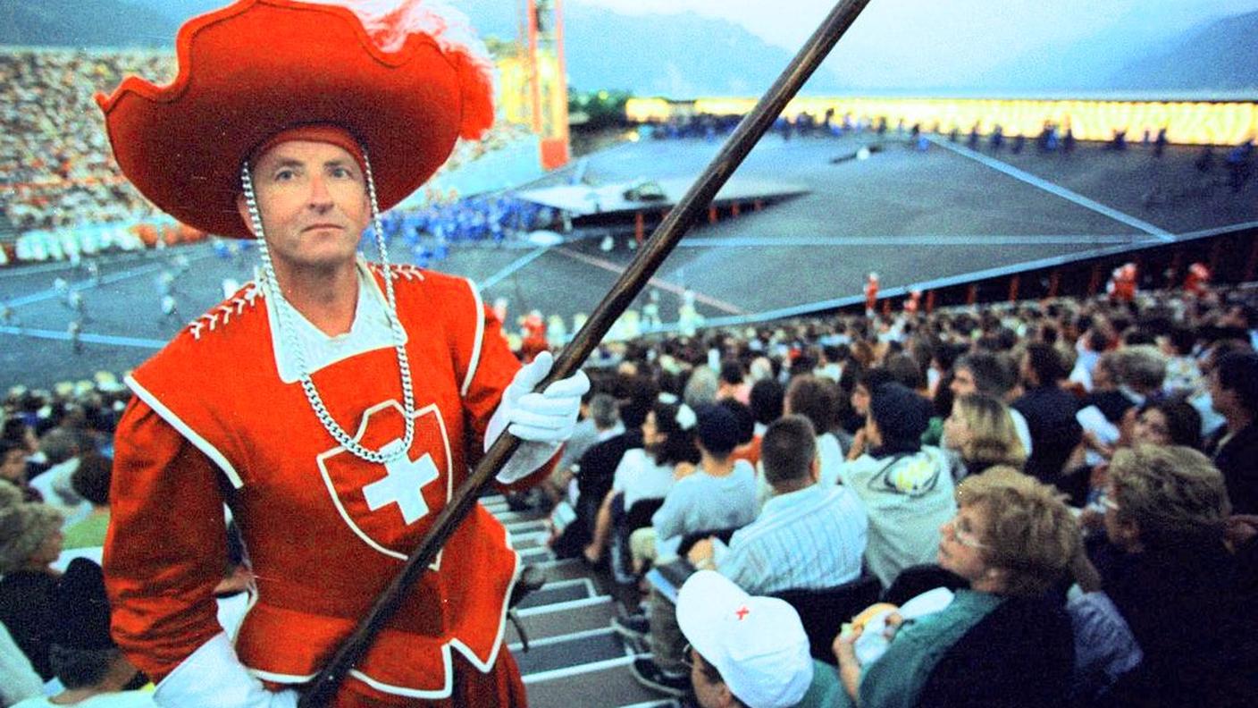 A girare tra il pubblico c'erano anche numerose guardie variopinte
