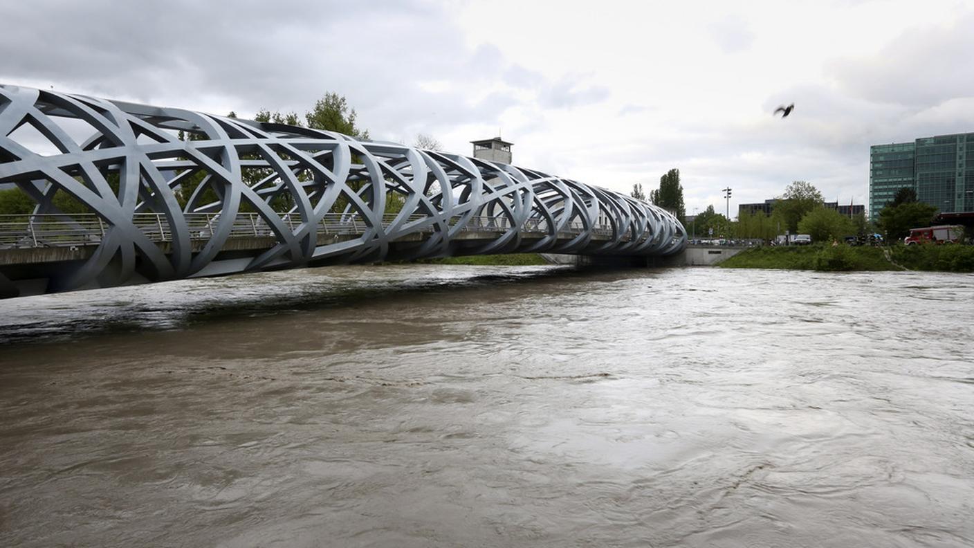 L'Arve minacciosa a Ginevra
