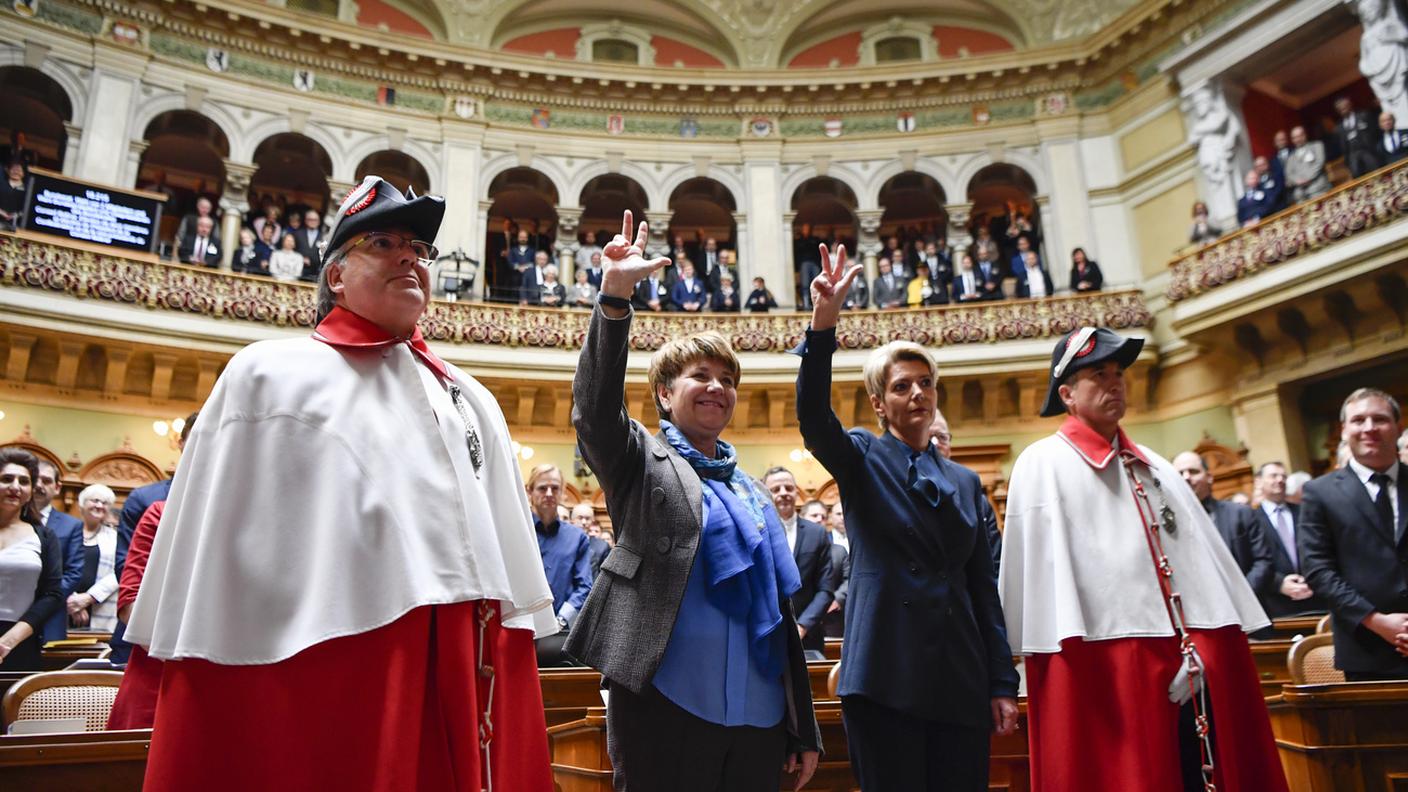 5 dicembre 2018: il giuramento di Viola Amherd eletta in governo con Karin Kellr-Sutter