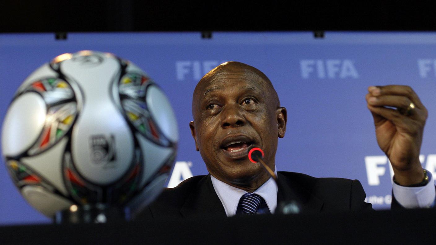 Tokyo Sexwale, 62enne uomo d'affari africano, prigioniero con Mandela durante l'apartheid, era stato lodato da Franz Beckenbauer. Guida la commissione della FIFA per Israele e Palestina