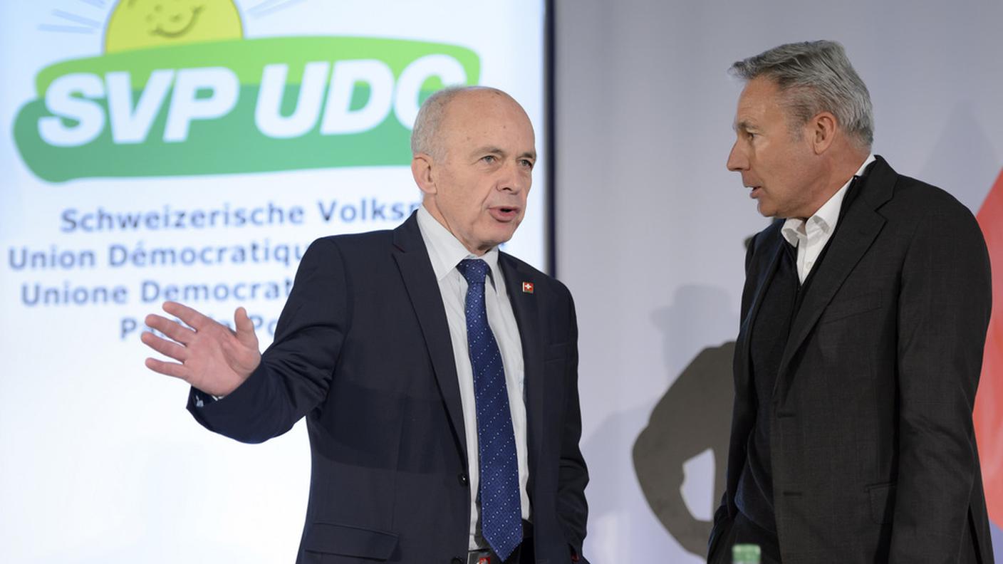 Adrian Amstutz e Ueli Maurer nel corso dell'assemblea a Villeneuve