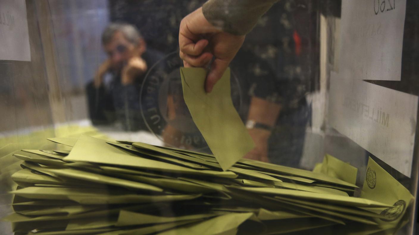 Solo il 27% dei voti per l'AKP del presidente Erdogan