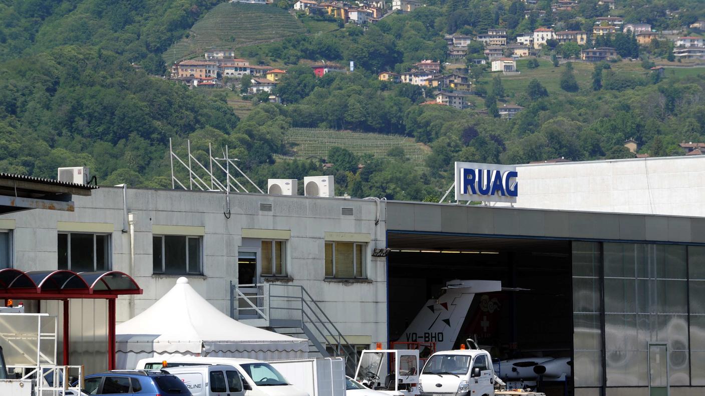 Gli hangar della Ruag situati all'aeroporto di Lugano-Agno