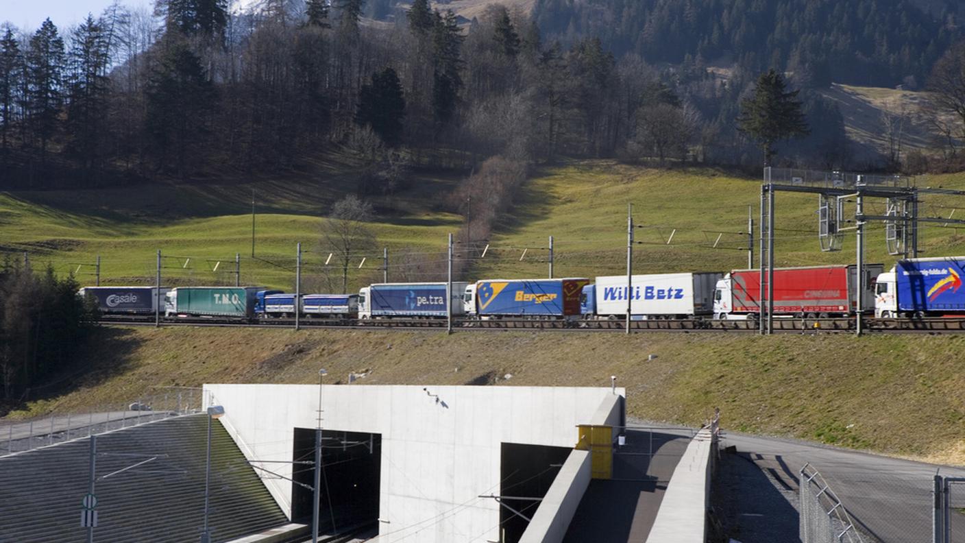 La galleria di base del Lötschberg è stata aperta al traffico nel 2007