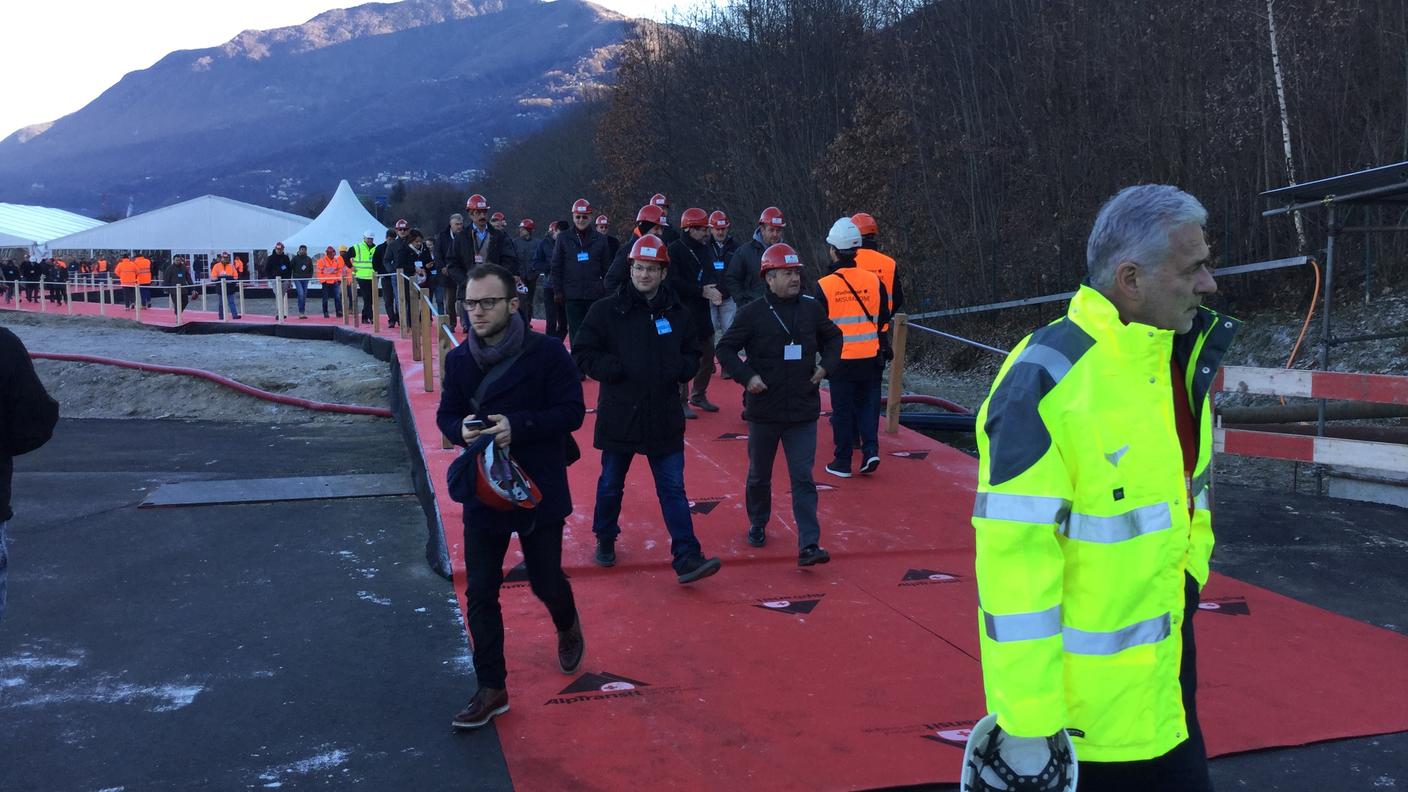Il tappeto rosso porta all'ingresso