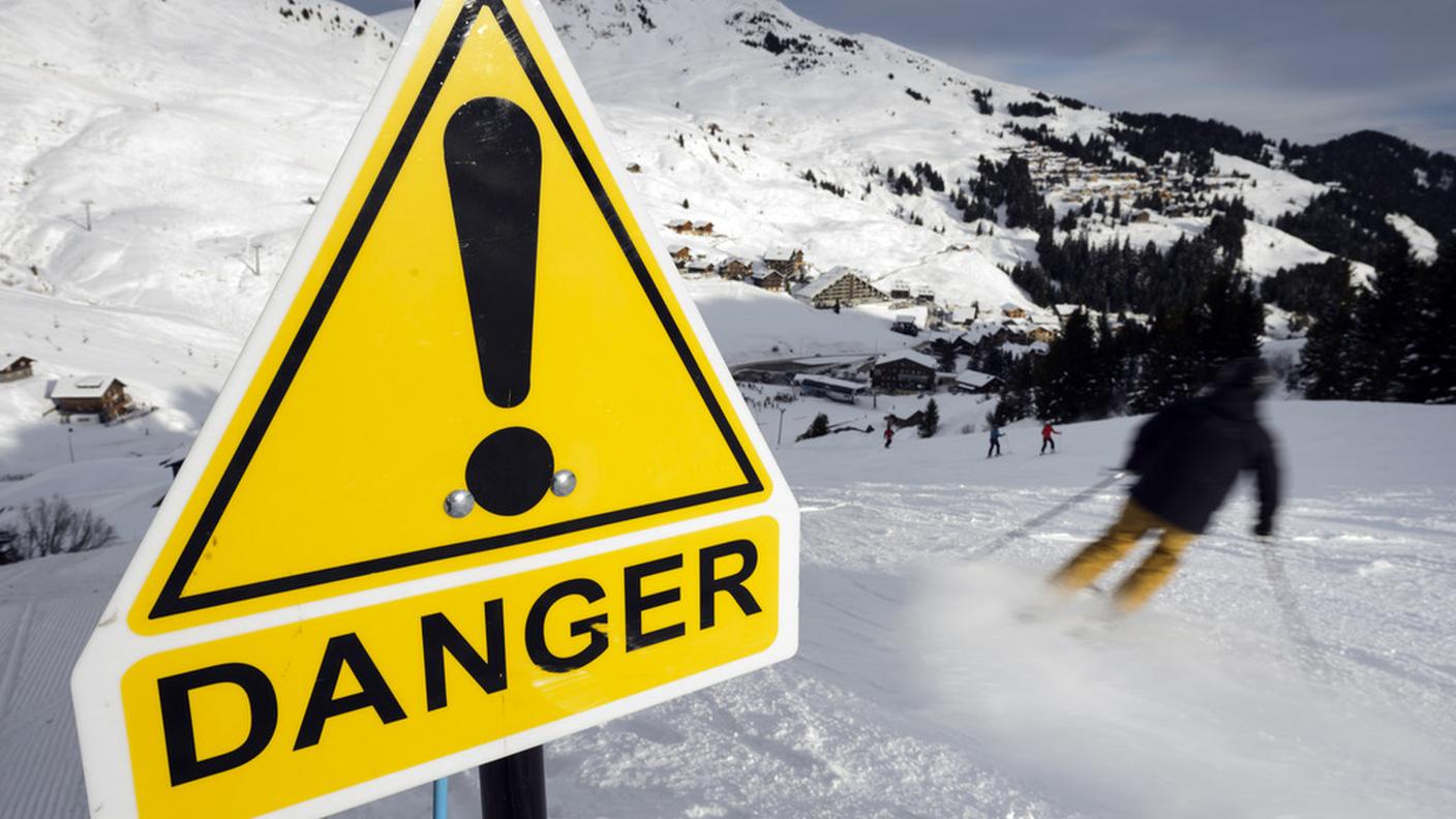 La polizia sconsiglia vivamente di allontanarsi dalle piste battute