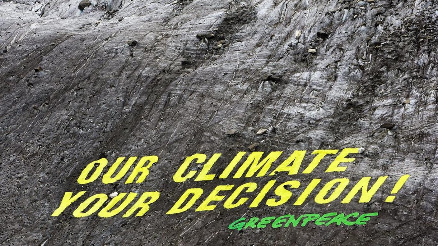 Protesta inscenata qualche anno fa sul ghiacciaio del Gorner, sopra Zermatt