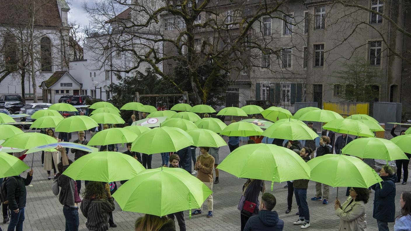 Un migliaio di persone a Berna per i 40 anni dei Verdi