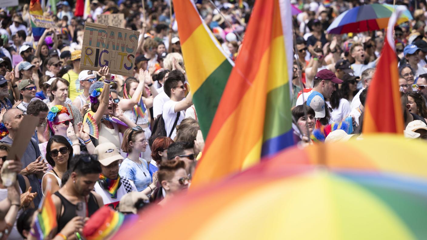 Sono migliaia le persone che sabato hanno preso parte al Pride Festival di Zurigo