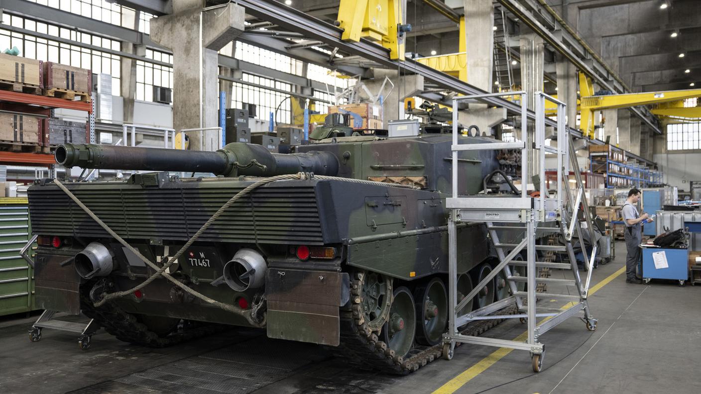 Un Leopard II in un deposito RUAG a Thun