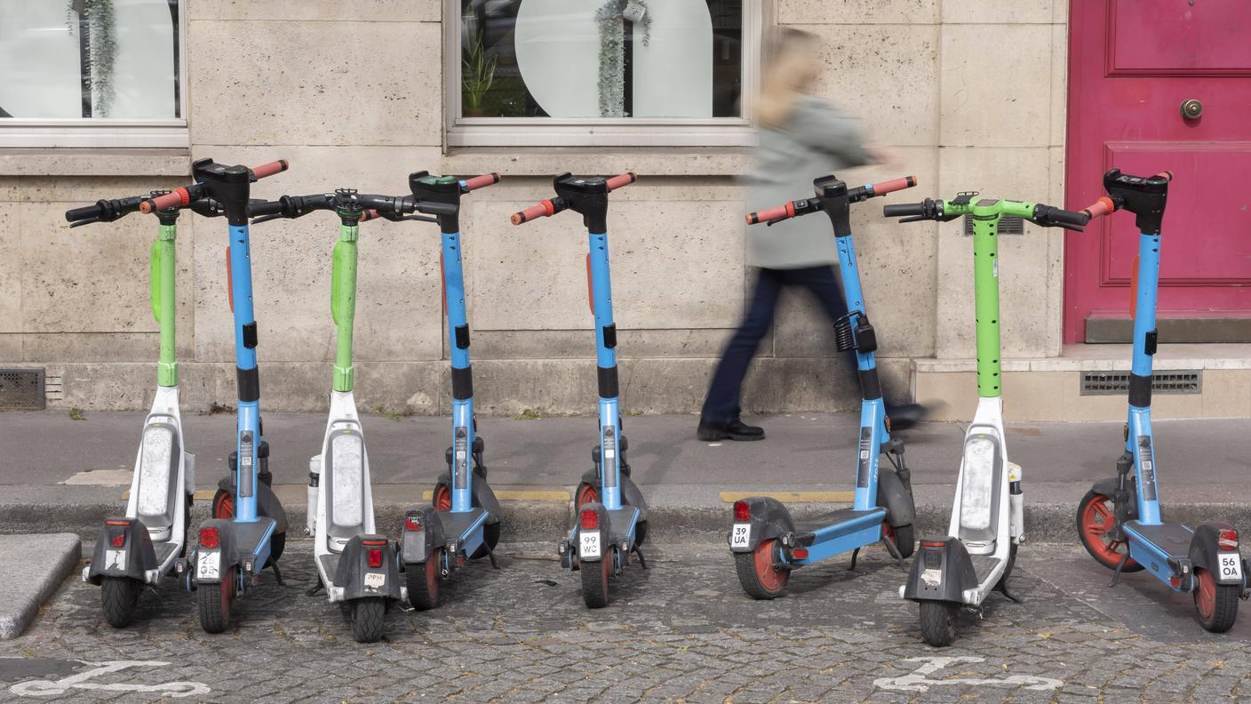 Da venerdì 1° settembre a Parigi sono vietati i monopattini a noleggio