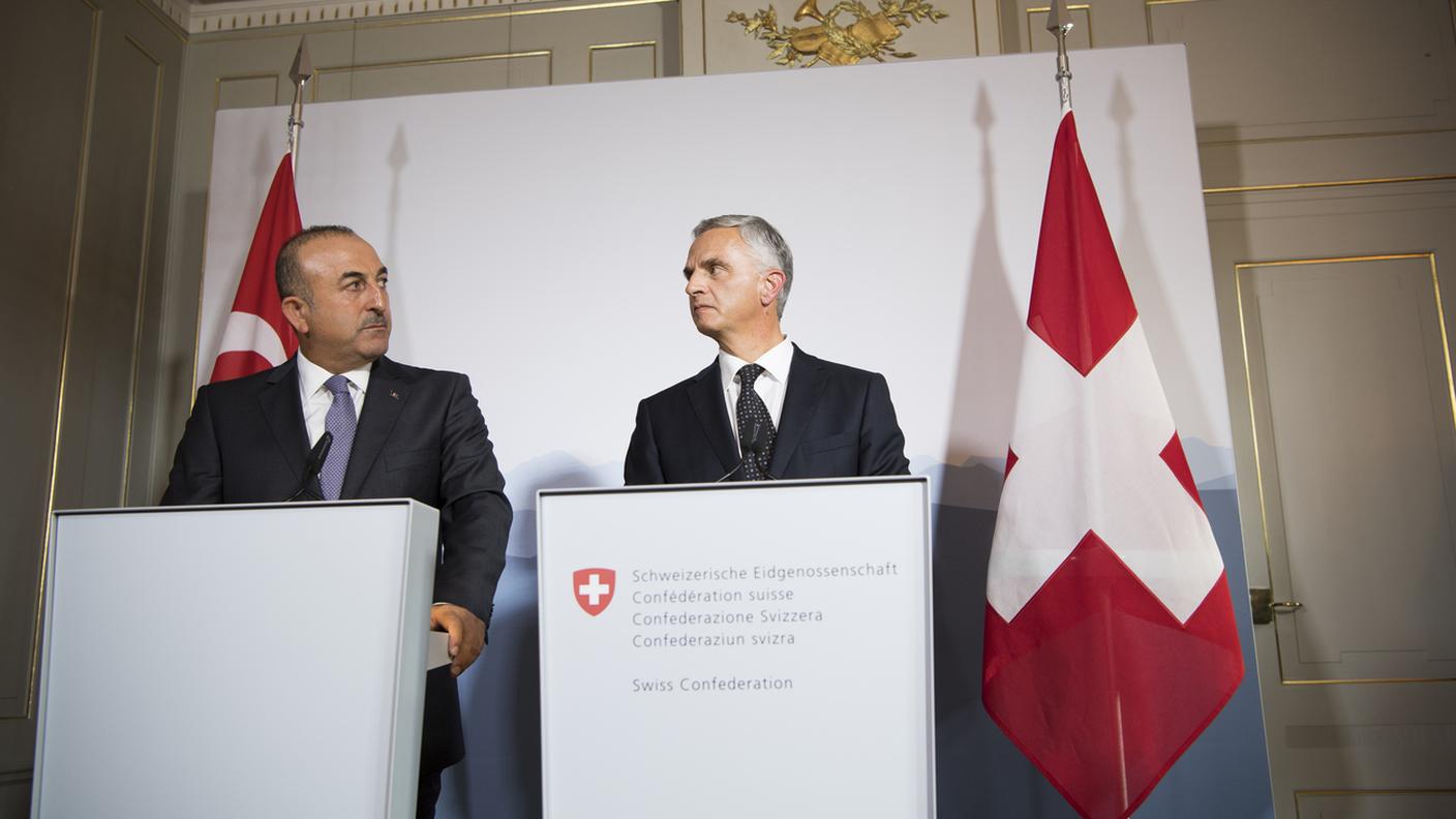 Burkhalter e Cavusoglu durante il loro incontro a Berna dello scorso novembre