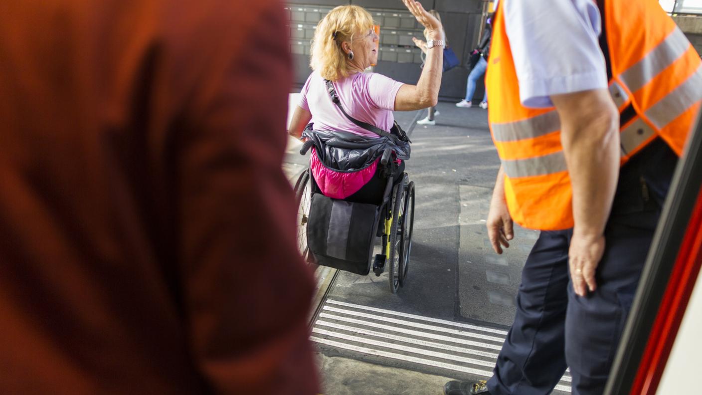 La legge per le pari opportunità dei disabili è entrata in vigore nel 2004, i proprietari di veicoli e fermate del trasporto pubblico hanno quindi avuto vent’anni di tempo per attuarla