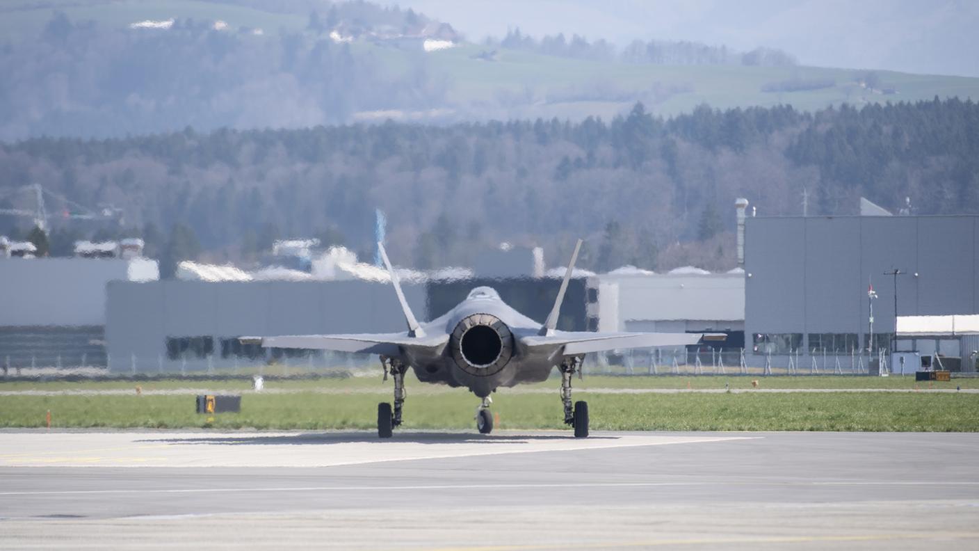 Un F-35A si prepara al decollo