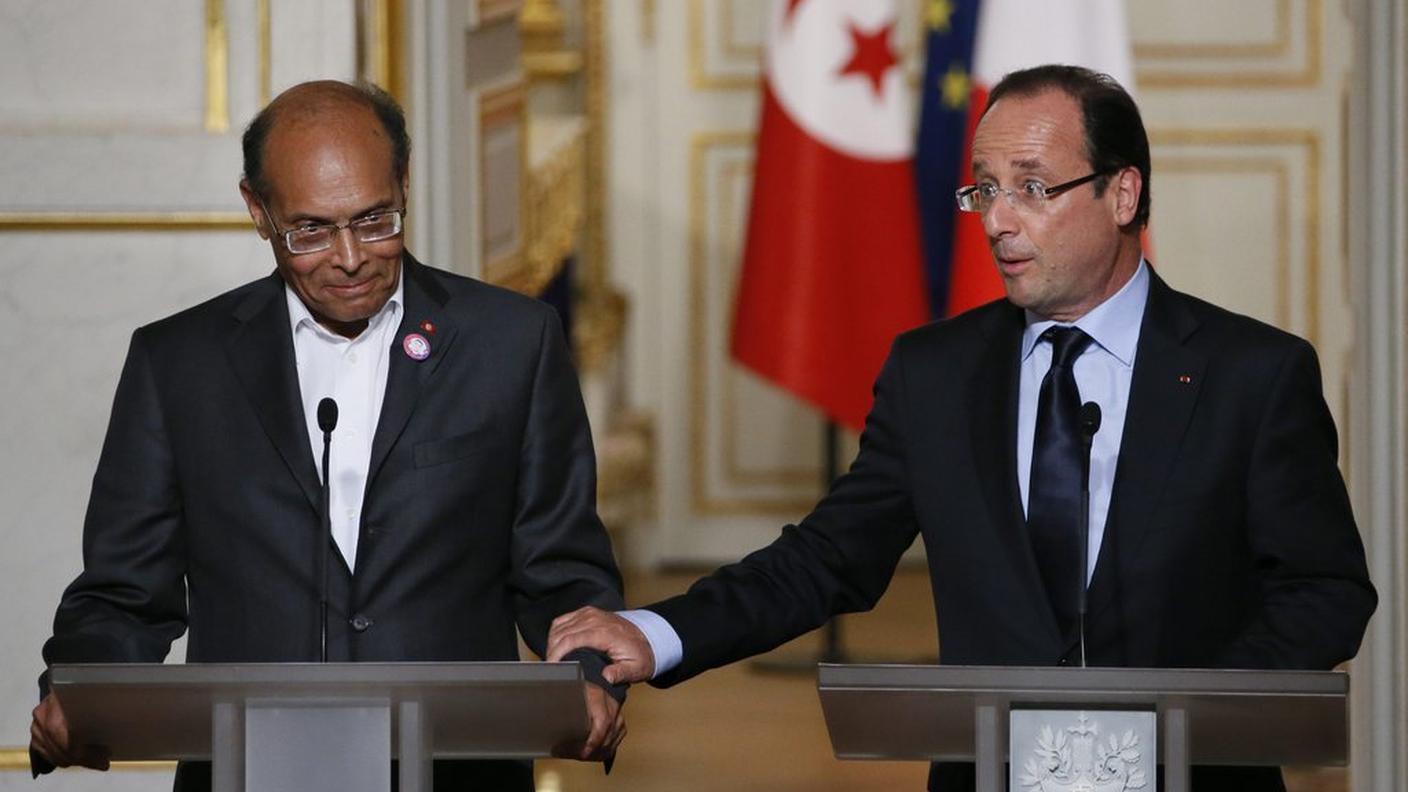Hollande pronto a dare una mano
