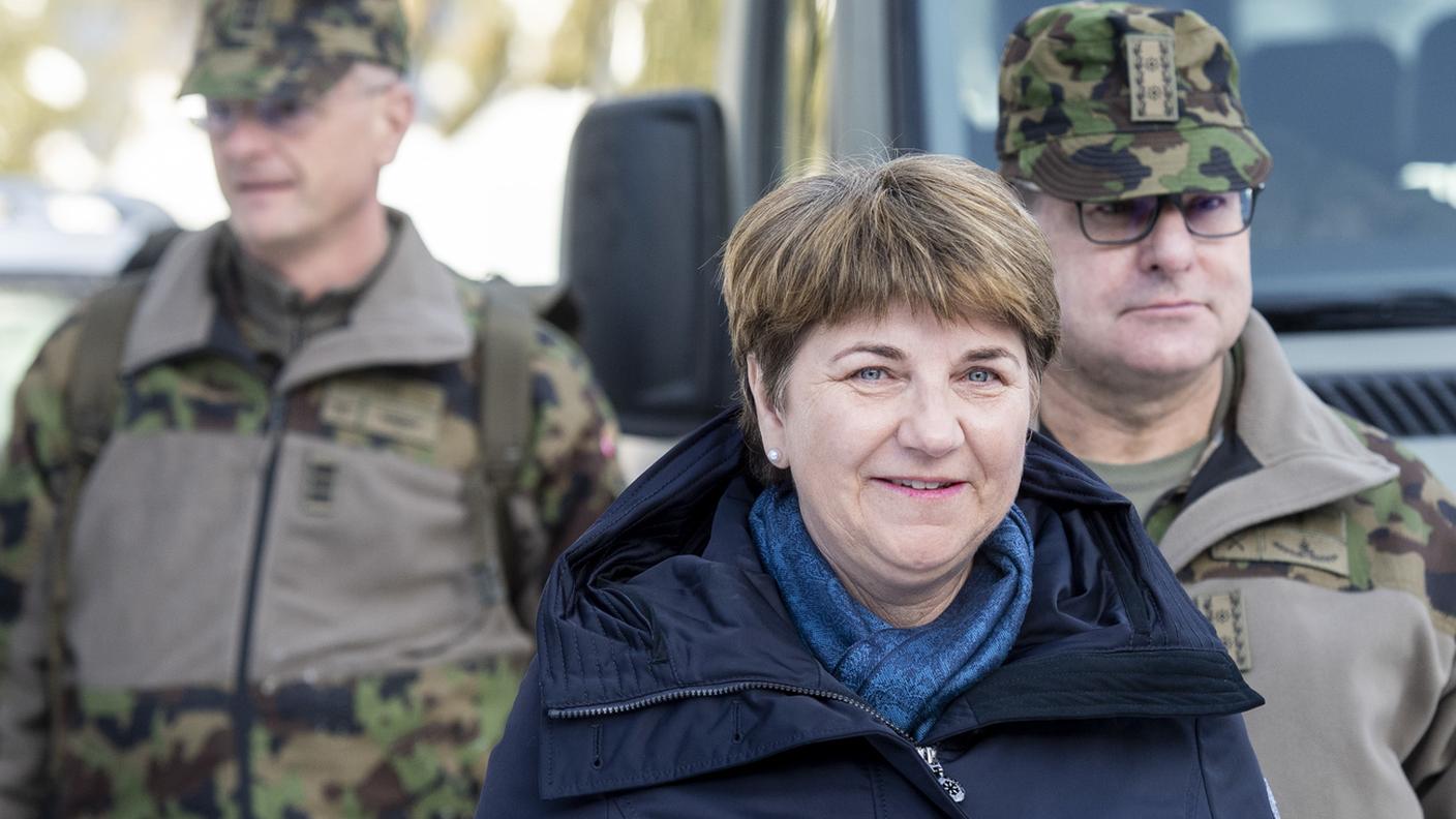 Viola Amherd tra le truppe al WEF di Davos