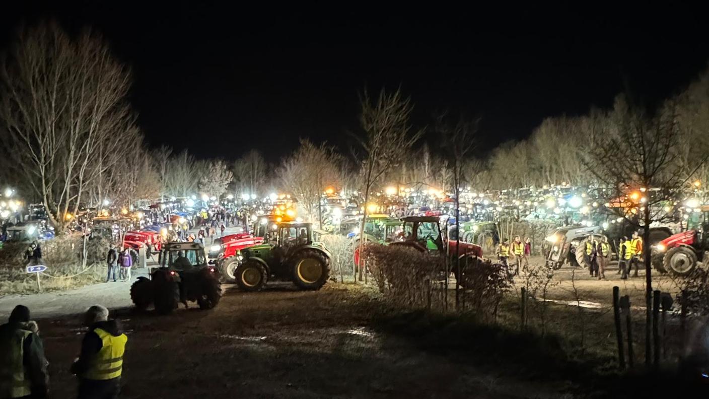 Nella foto d'archivio le centinaia di trattori e mezzi agricoli riunitisi per protestare a Kerzers