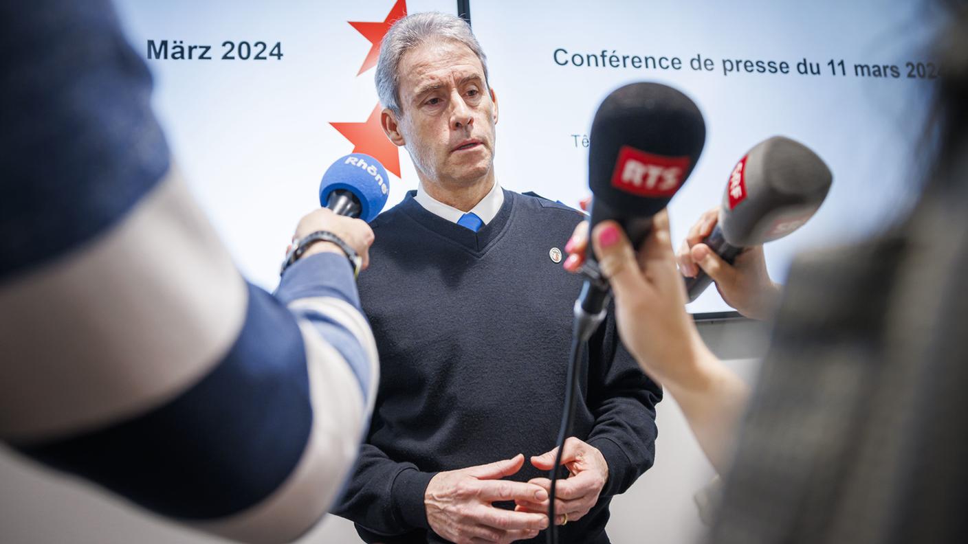 Il comandante della polizia cantonale vallesana Christian Varone durante la conferenza stampa di lunedì