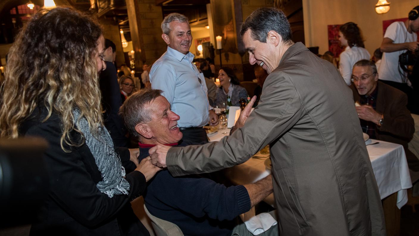 L'inattesa visita di Ignazio Cassis ai suoi simpatizzanti, martedì sera, in un ritrovo di Berna