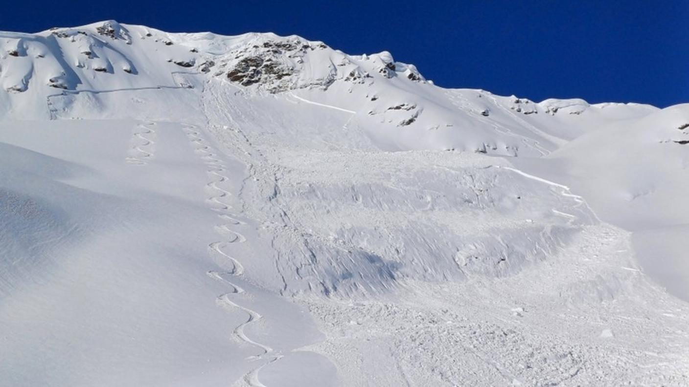 Una valanga di grandi dimensioni staccatasi sul versante orientale del Pischahorn, sopra Klosters nei Grigioni, a fine gennaio