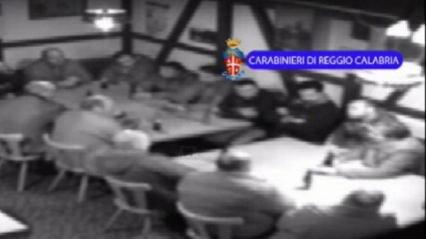 Le immagini dei presunti 'ndranghetisti riuniti in una bocciofila turgoviese