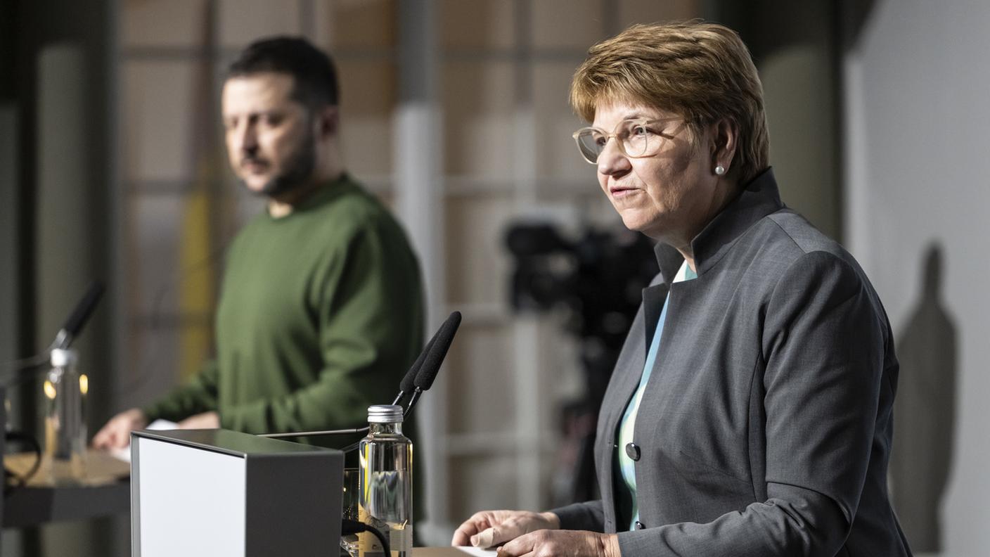 La presidente della Confederazione Viola Ahmerd si era impegnata a organizzare il vertice in Svizzera dopo la visita del presidente ucraino Zelensky lo scorso gennaio