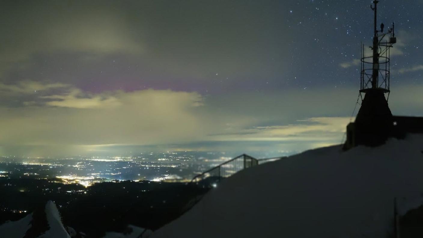 Si intravvede fra le nuvole