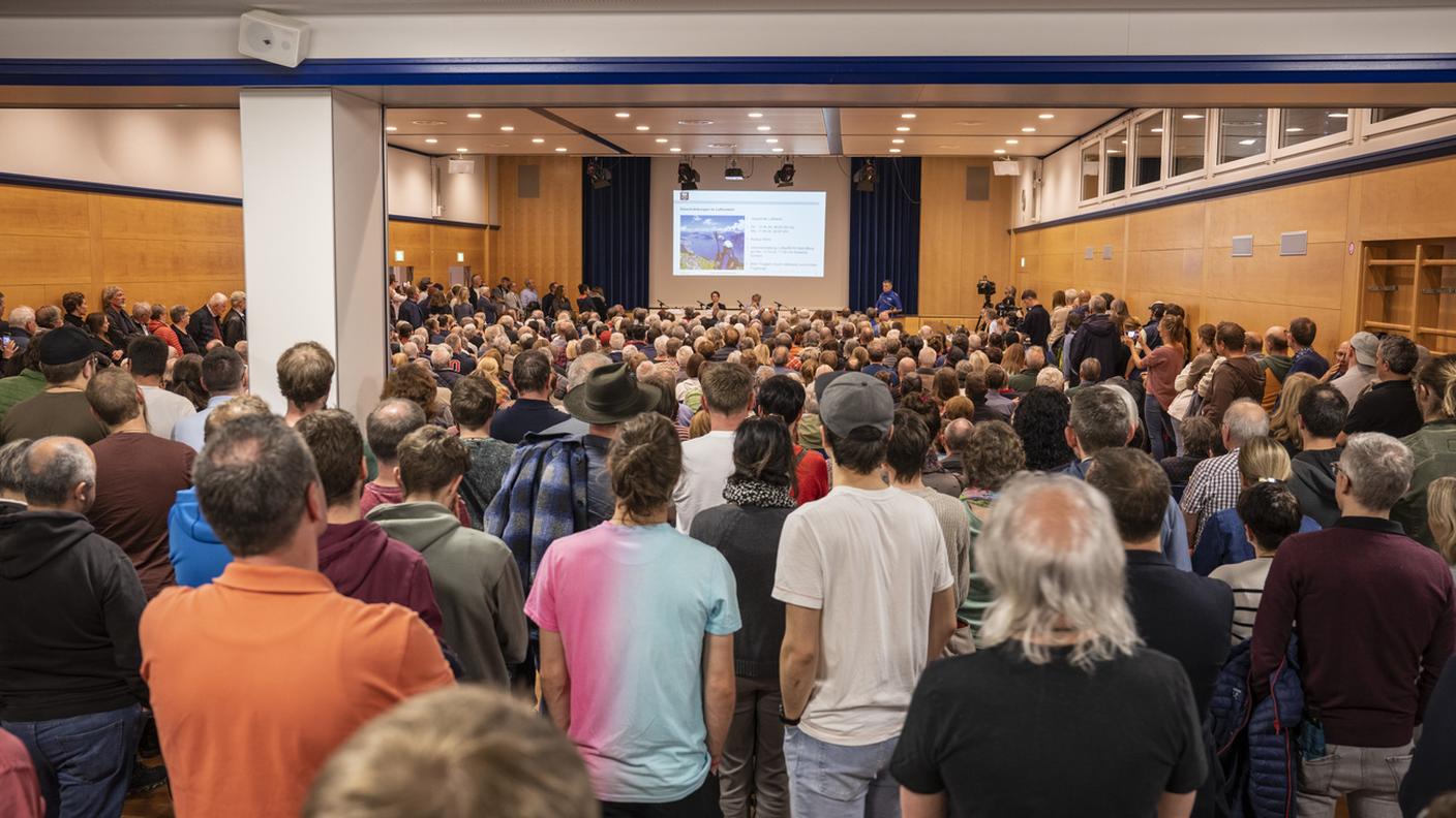 L'incontro pubblico ha avuto luogo lunedì sera a Stansstad